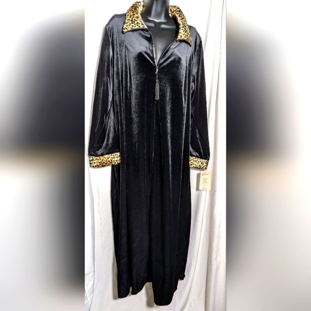 NWT Women's Vintage 1/2 Zip Long Black Warm‎ & Cozy Velour Robe | Size M